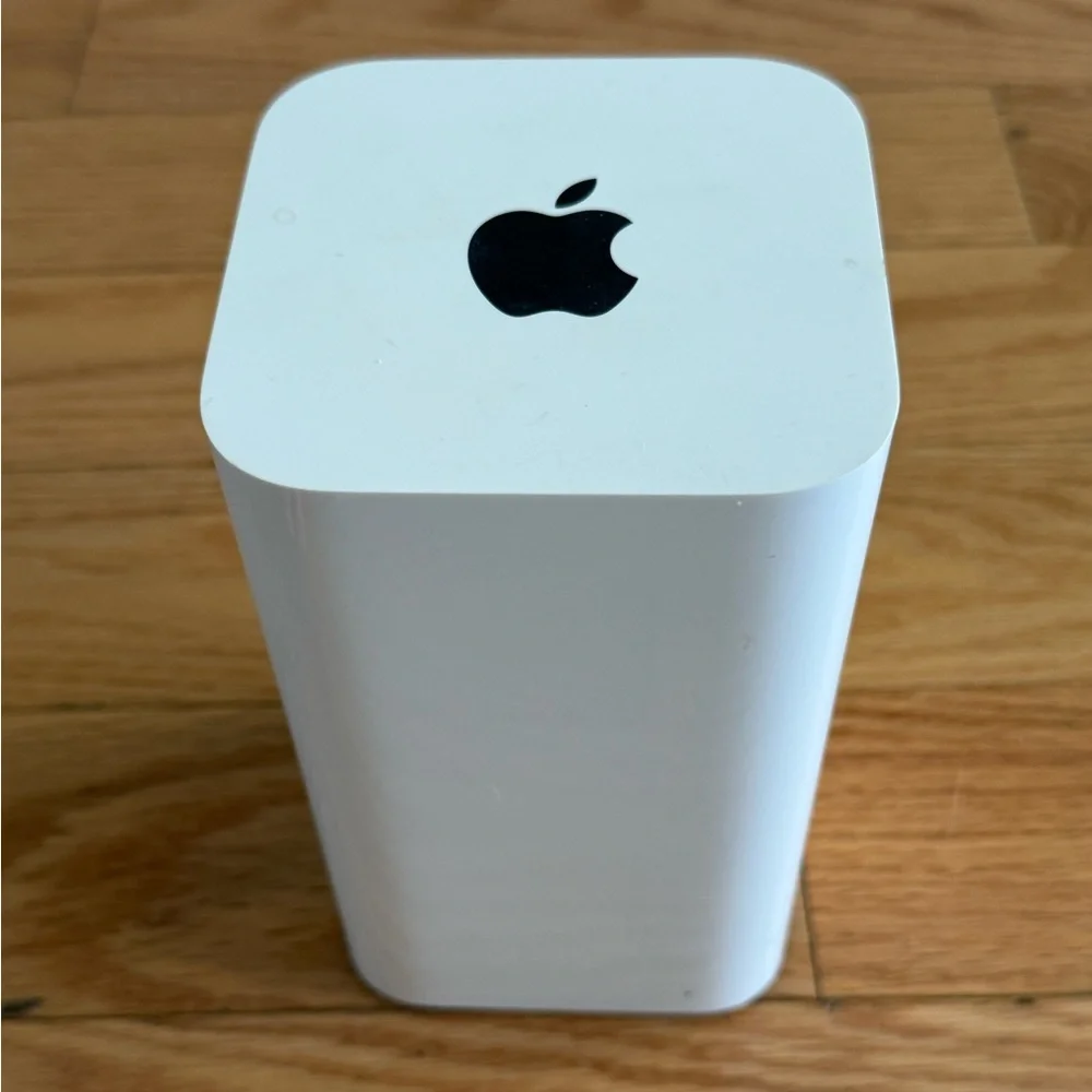 Apple AirPort Extreme Base Station (6th Generation) wireless router